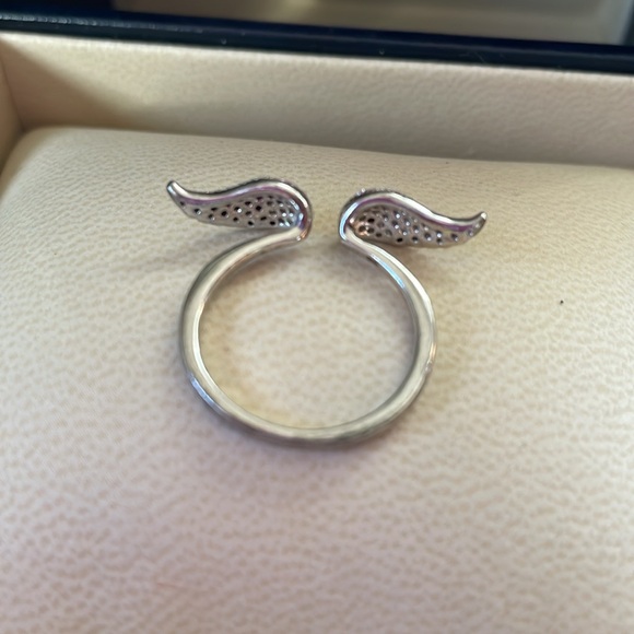 New Angel Wings Ring with pave Zirconia Stones size 7.25 - Picture 4 of 5